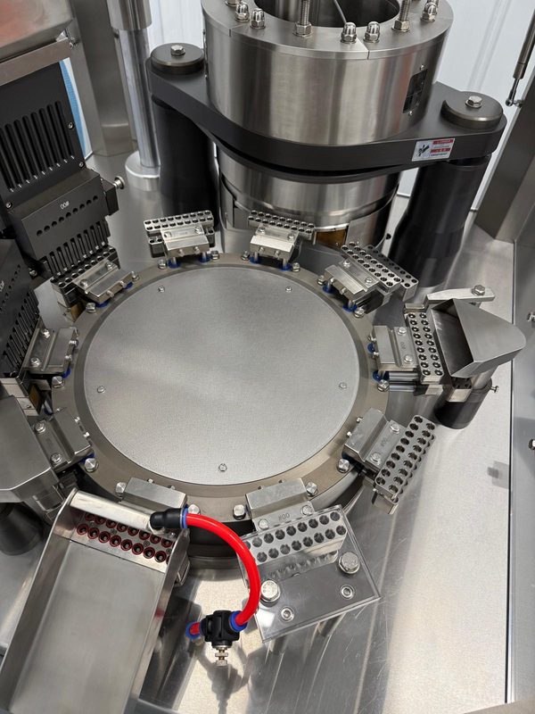 Capsule filling turret, size 00 segment bores